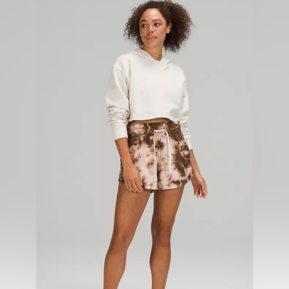 Lululemon Inner Glow High-Rise Short 3" on earth-dye 10